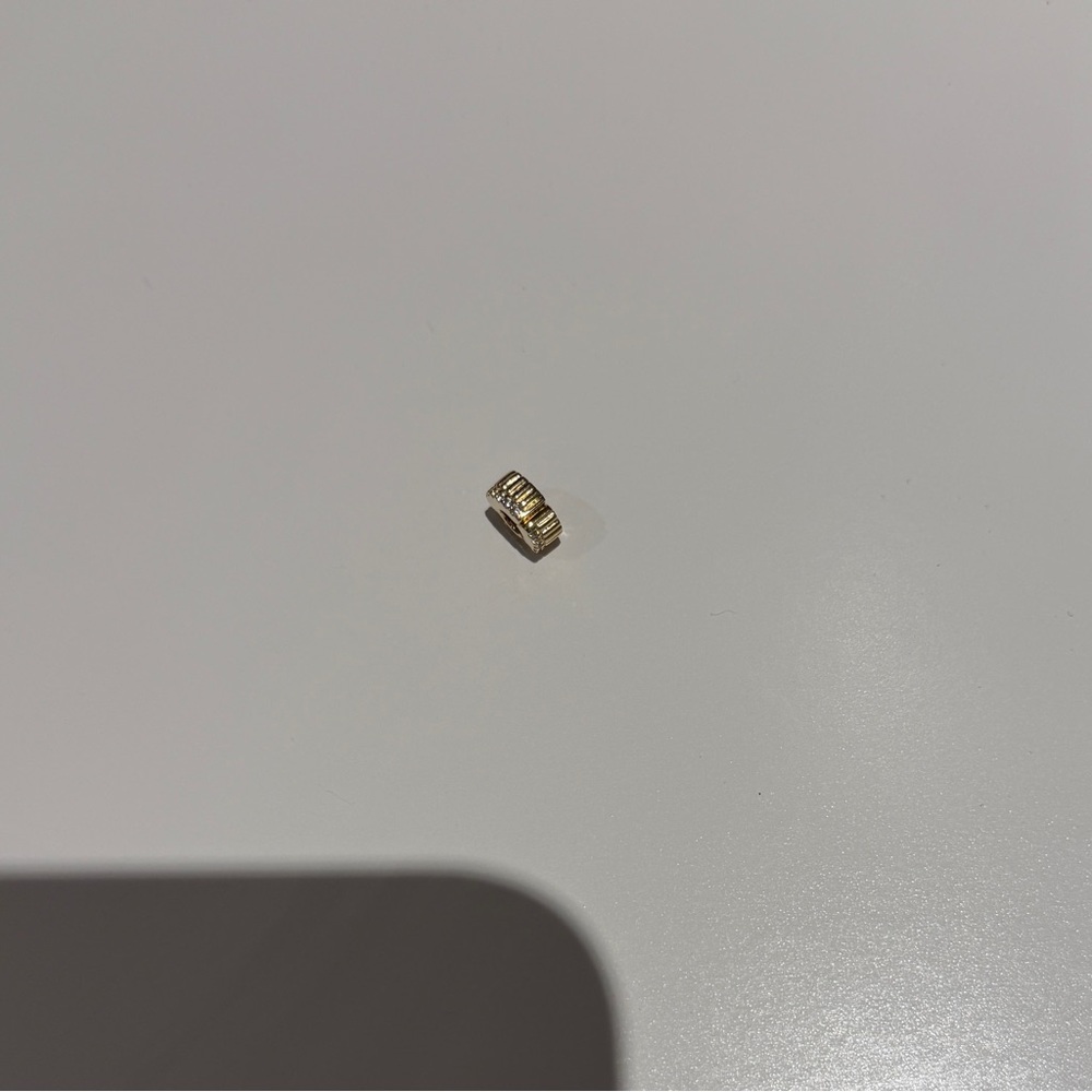 Pandora Ribbed Clip Charm - Picture 6 of 6